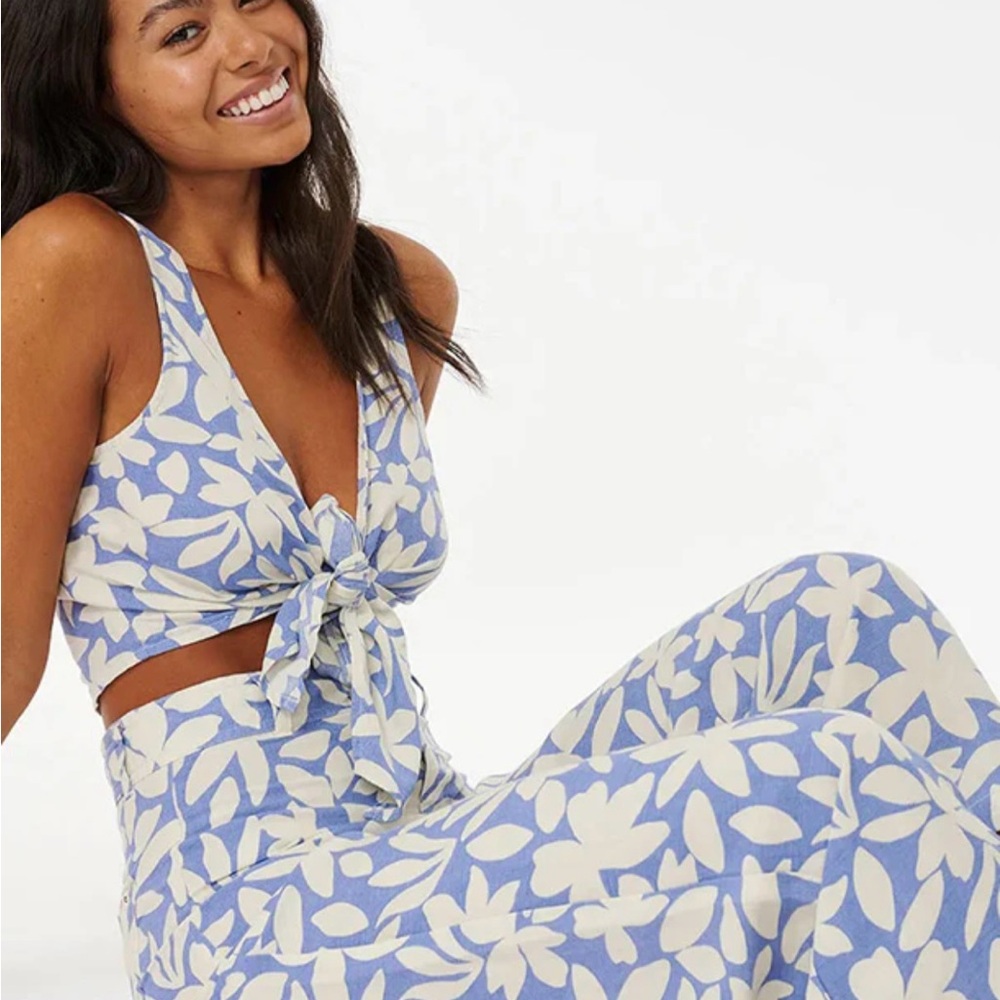 Rip Curl Blue and White Floral Top and Bottom Set NWT